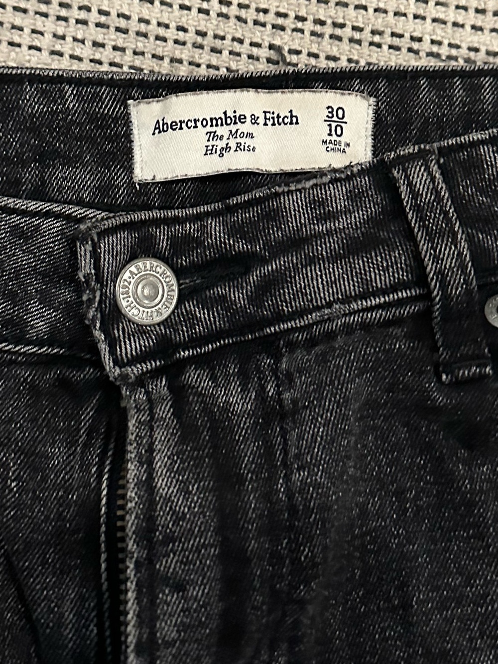 Abercrombie & Fitch The Mom High Rise